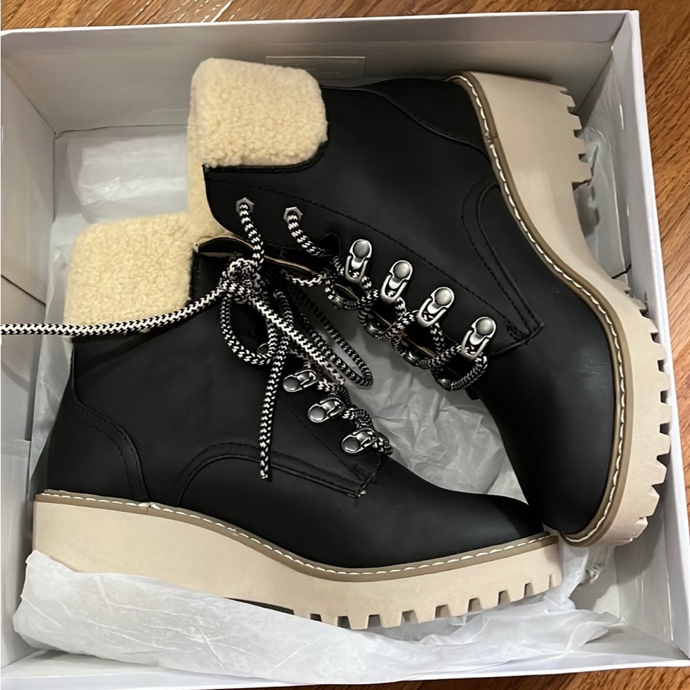 New in box dolce vita womens boots !!